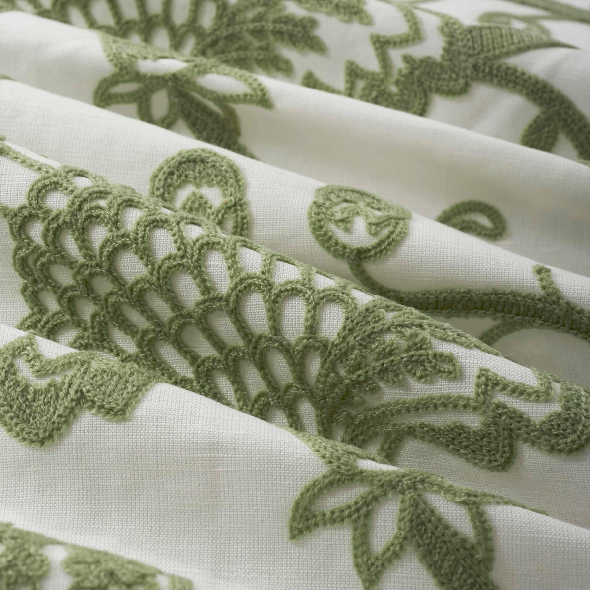 05692 Cotton Floral Crewel Embroidery